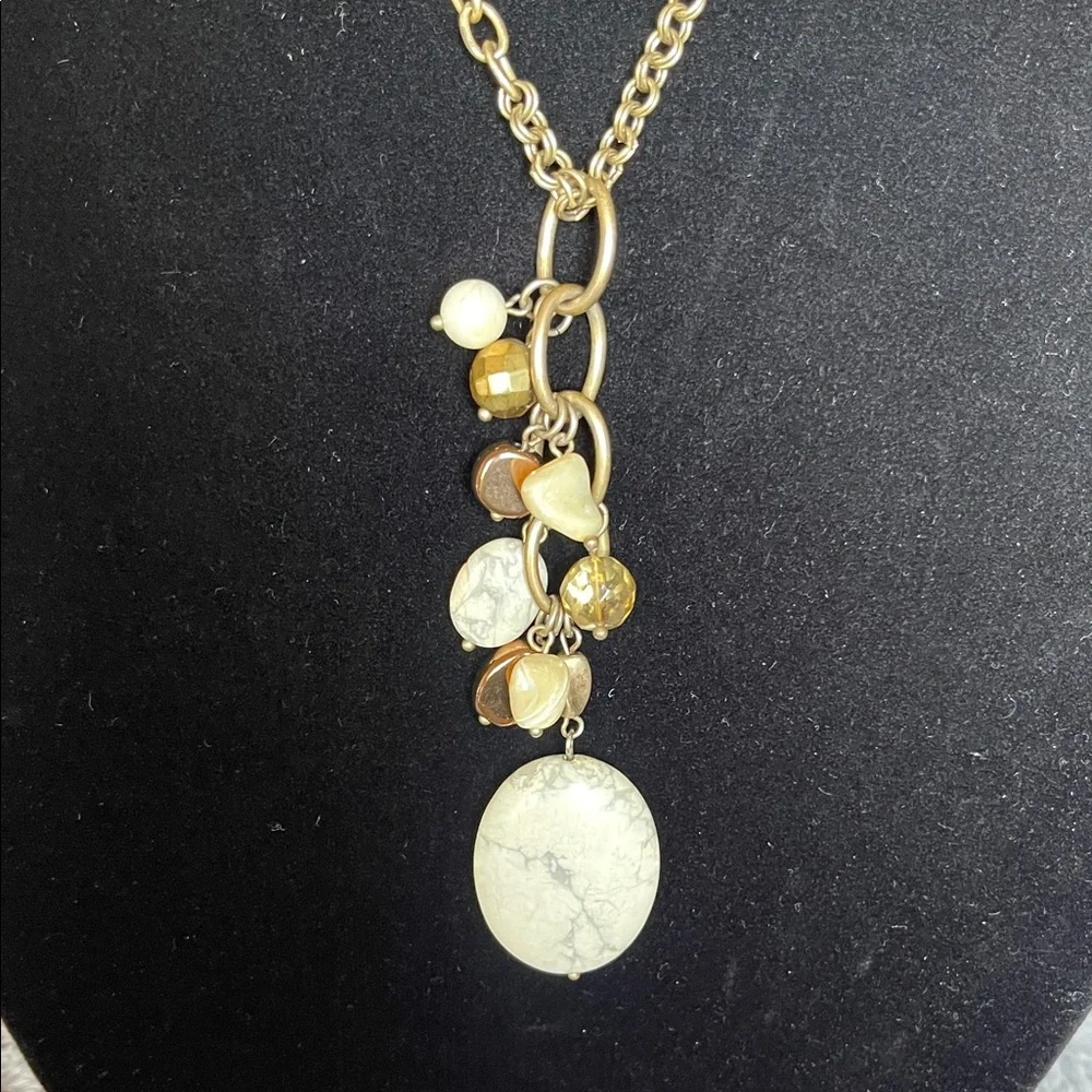 Elegant Gold and White Pendant Necklace - Picture 2 of 5